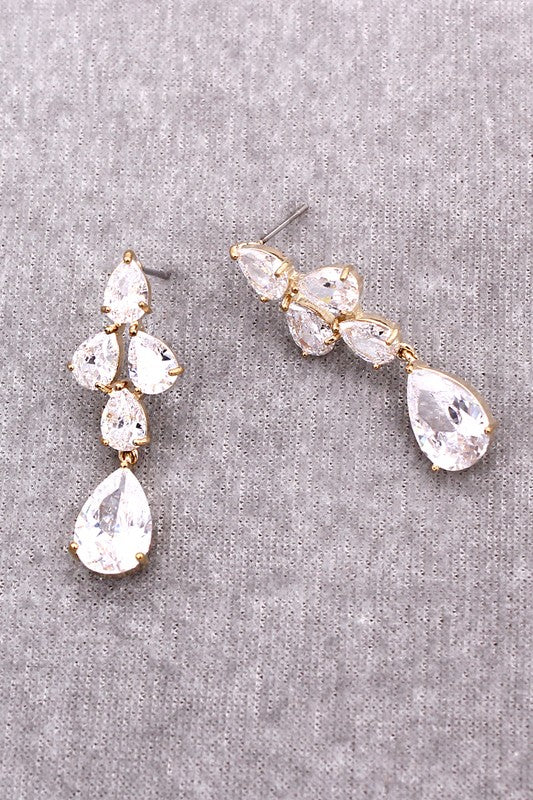 FLOWER SHAPED RAINSTONE STUD EARRINGS