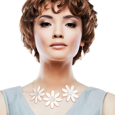 Ivory Triple Flower Wire Collar